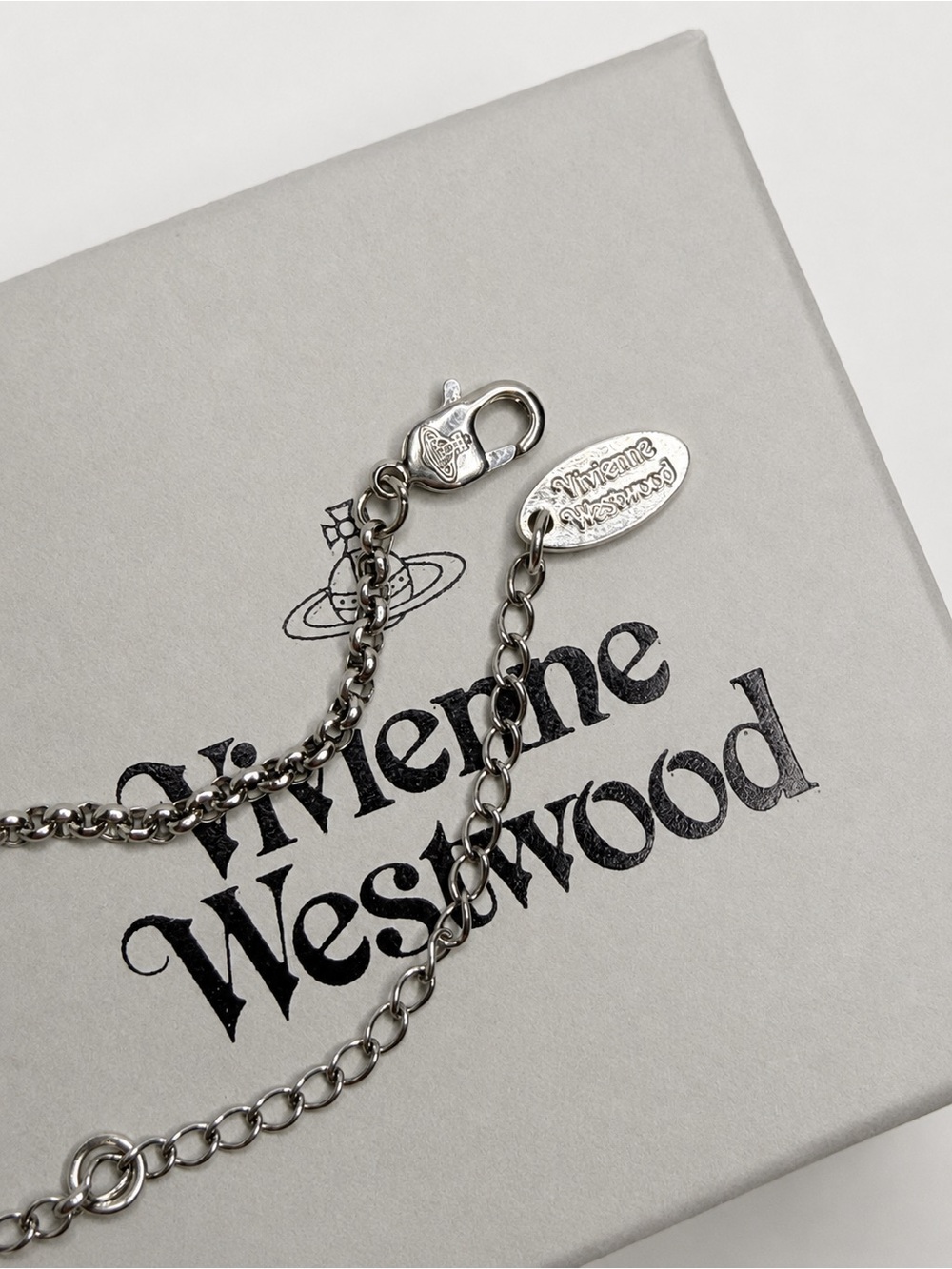 Vivienne Westwood New Tiny Orb Necklace Red Crystal Silver-Tone - Picture 4 of 5